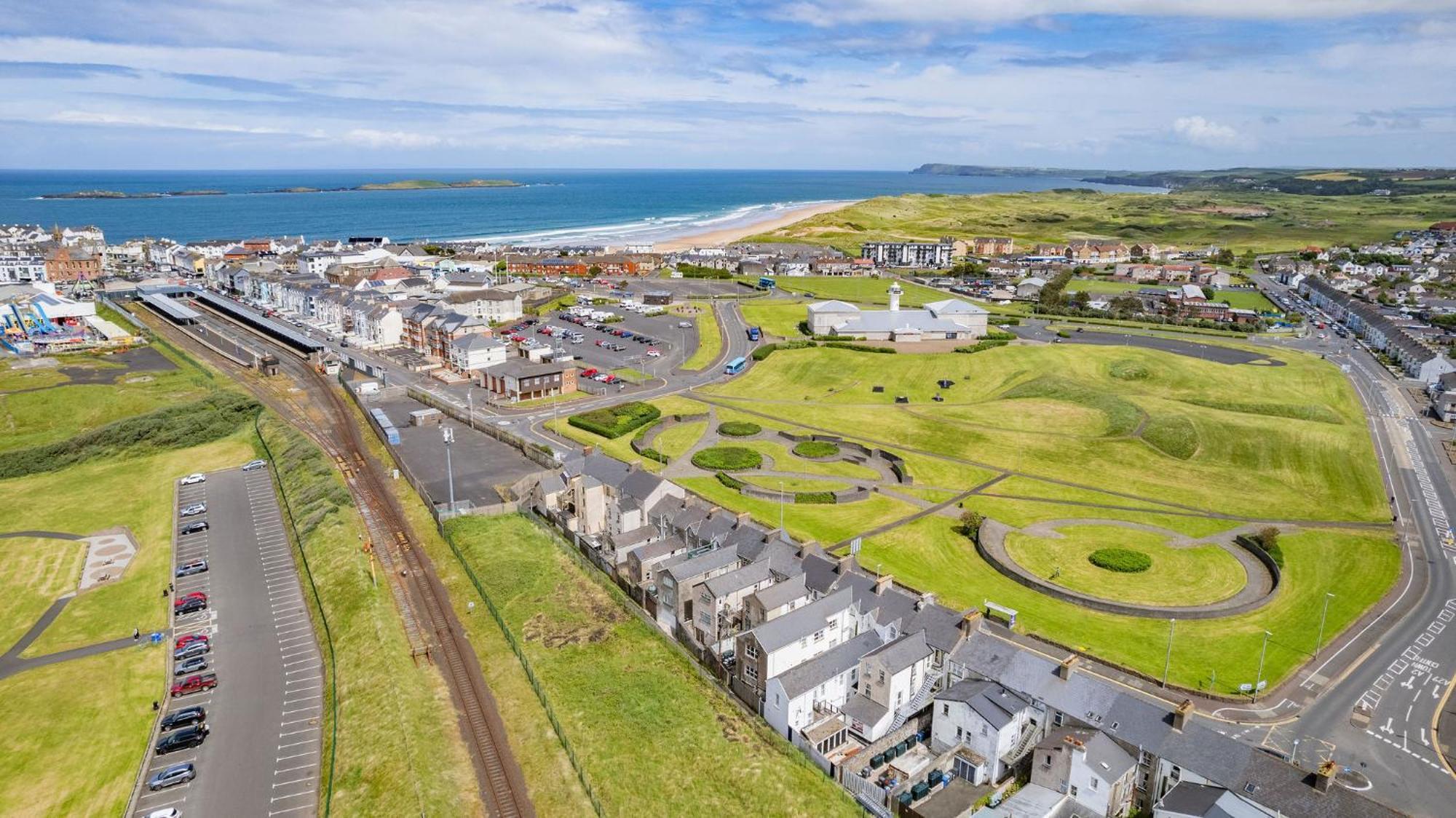 5 Dunluce Park - Portrush By The Sea Apartamento Exterior foto